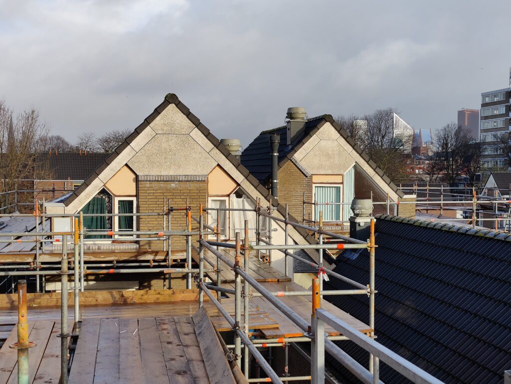 Project in Den Haag, ramen, deuren, glas en gevelbekleding vervangen.